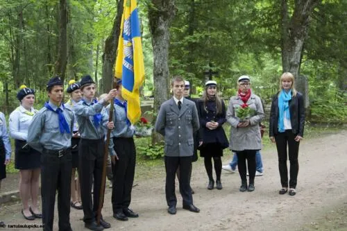 2014-Malestustseremoonia-Raadi-kalmistul-046