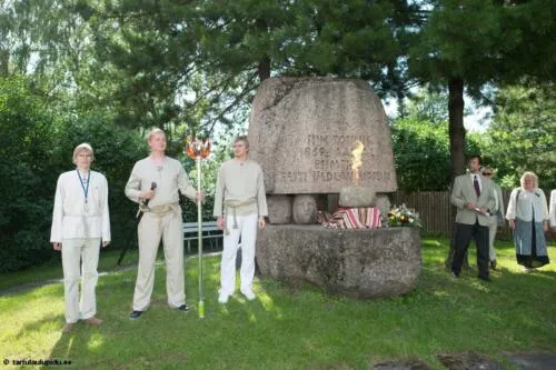 Tartu-laulupidu-2014-tule-suutamine-013