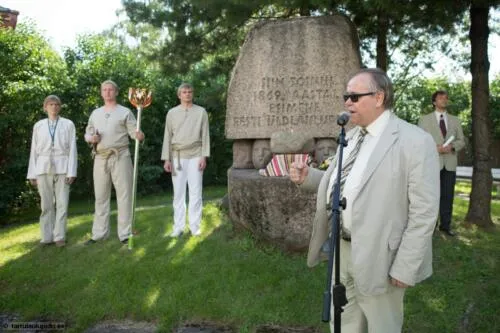 Tartu-laulupidu-2014-tule-suutamine-022