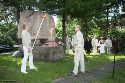 Tartu-laulupidu-2014-tule-suutamine-011